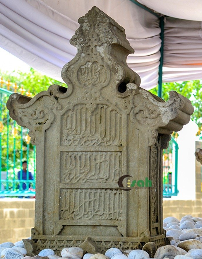 Batu Nisan Gerbang Masalalu Yang Terlupakan